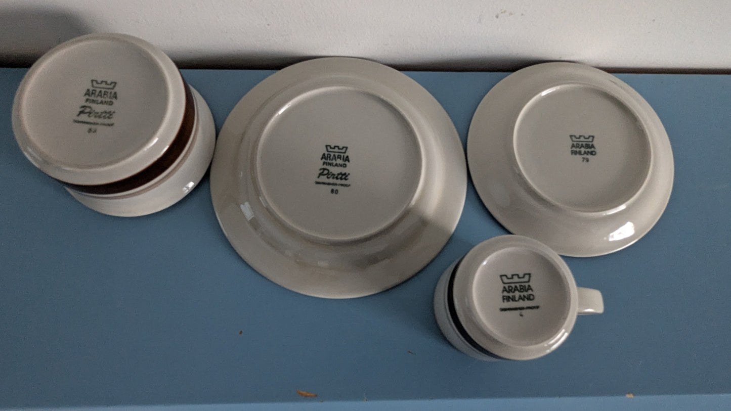 Arabia Pirtti Kahviastiasto Yhdeksälle Hengelle (28-osainen, 1971-1986)