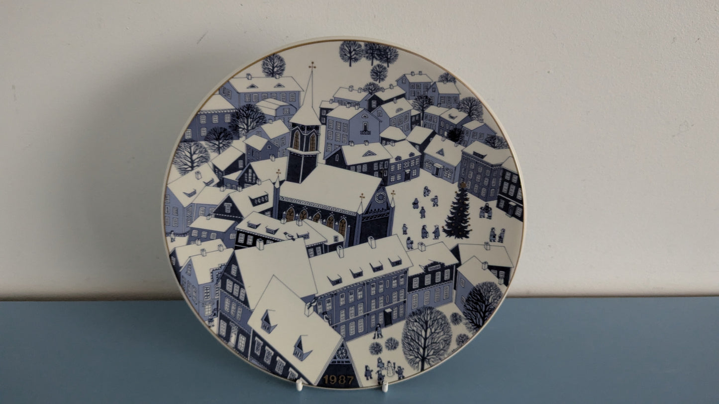 Arabia Joululautanen 1987 (Raija Uosikkinen)