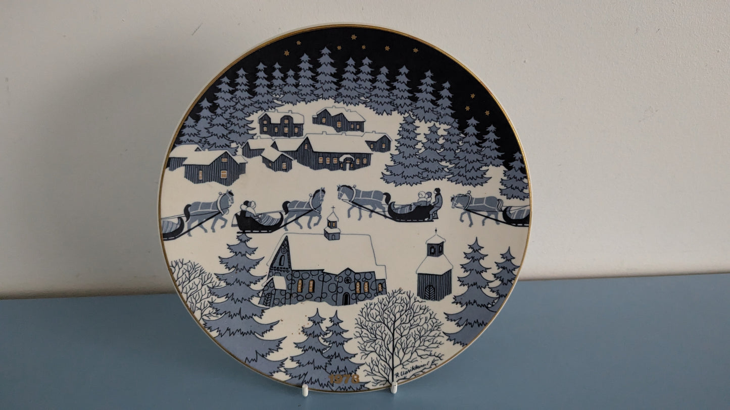 Arabia Joululautanen 1978 (Raija Uosikkinen)