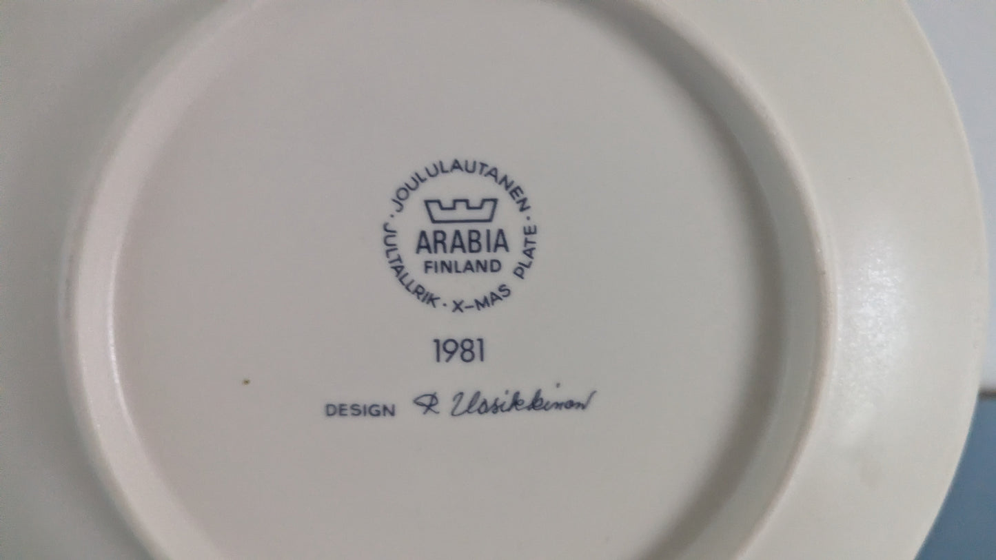 Arabia Joululautanen 1981 (Raija Uosikkinen)