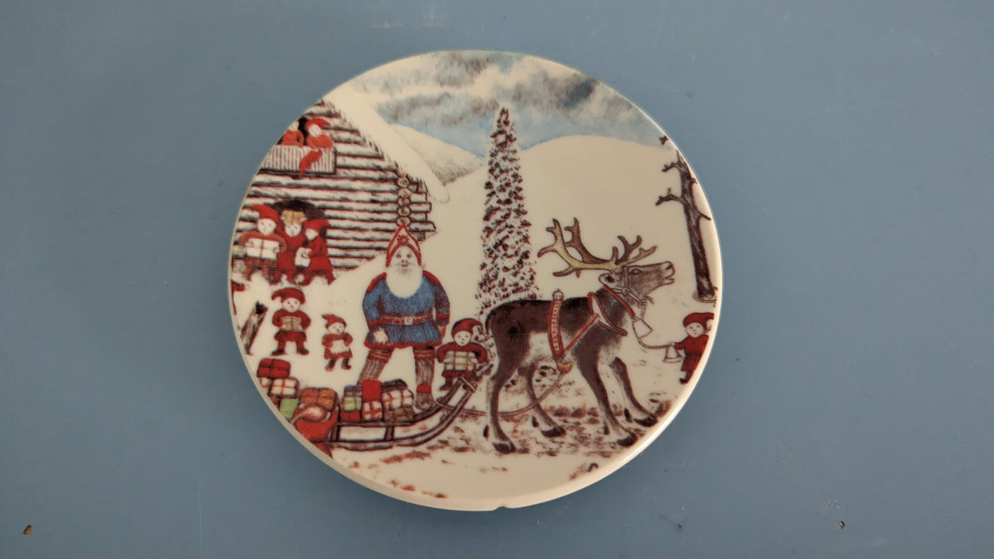 Arabia Joulupukki Korvatunturilla Seinälautanen (1980, Andreas Alariesto)