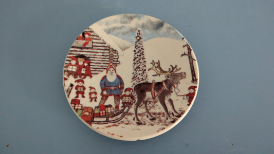 Arabia Joulupukki Korvatunturilla Seinälautanen (1980, Andreas Alariesto)