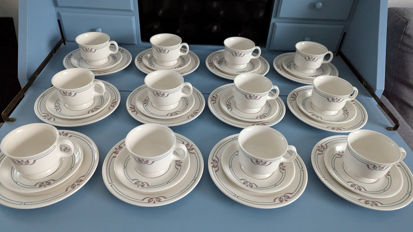 Arabia Capella Kahviastiasto 12-hengelle (36-osaa, 1987, Stockmann 125v)