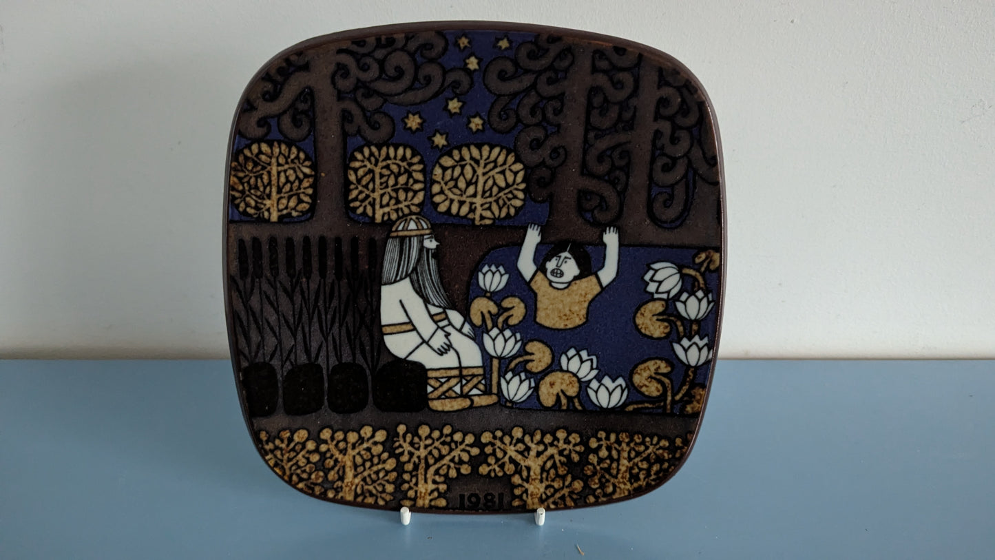 Arabia Kalevala Vuosilautanen 1981 (Raija Uosikkinen)