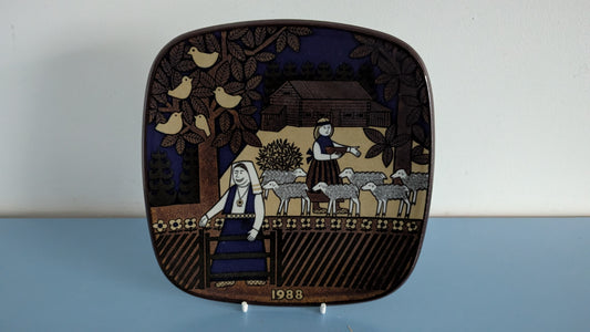 Arabia Kalevala Vuosilautanen 1988 (Raija Uosikkinen)