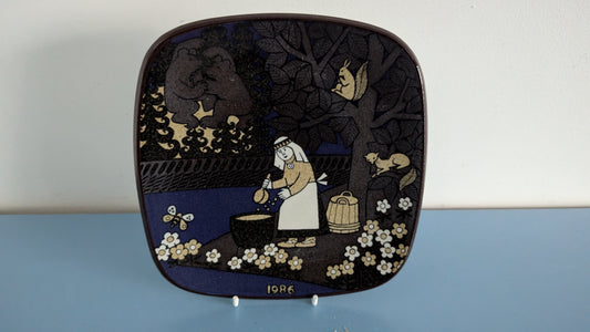 Arabia Kalevala Vuosilautanen 1986 (Raija Uosikkinen)