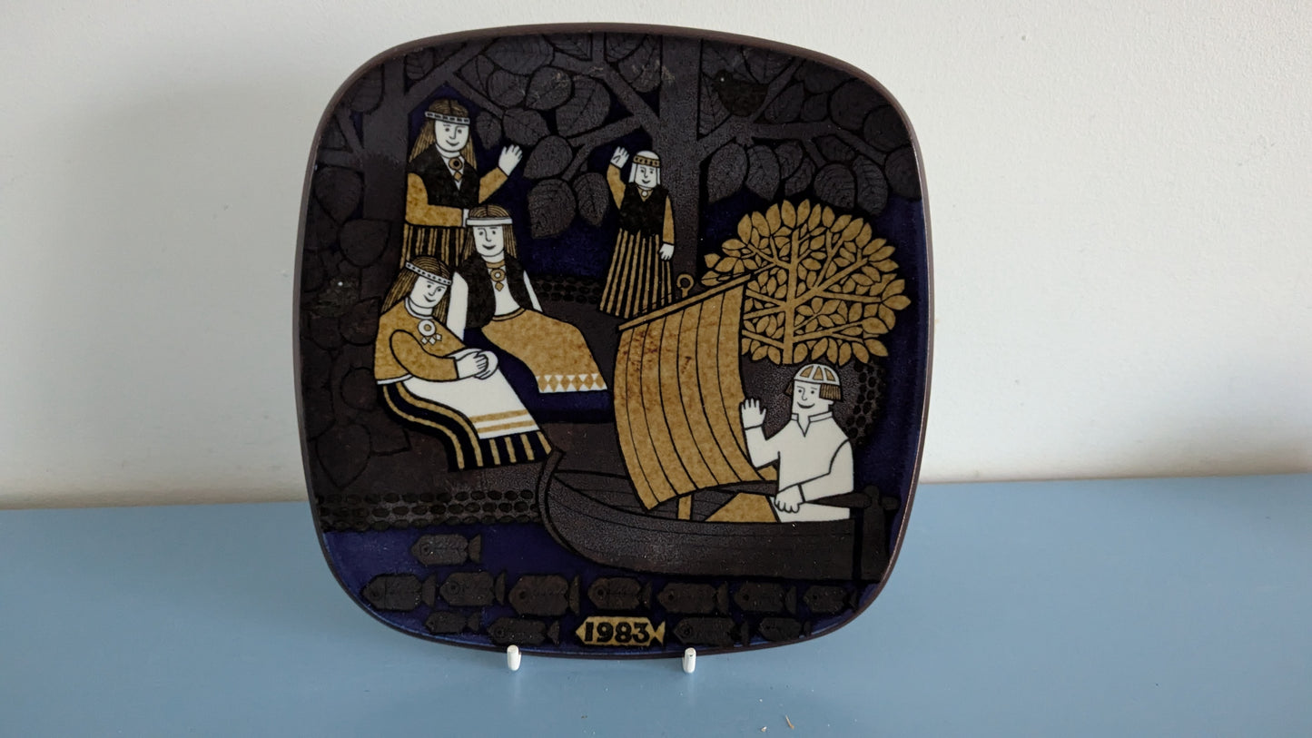 Arabia Kalevala Vuosilautanen 1983 (Raija Uosikkinen)