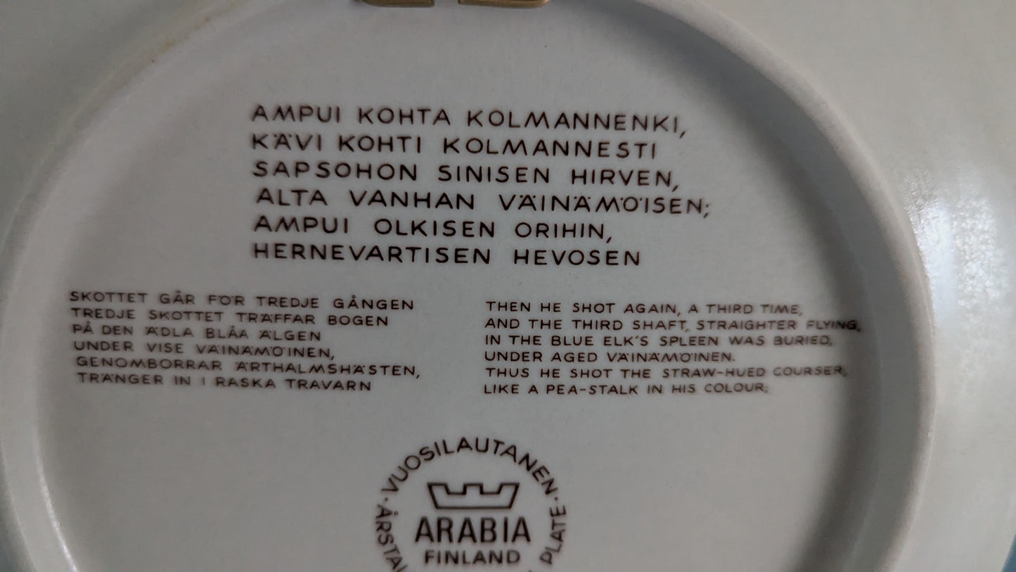 Arabia Kalevala Vuosilautanen 1982 (Raija Uosikkinen)
