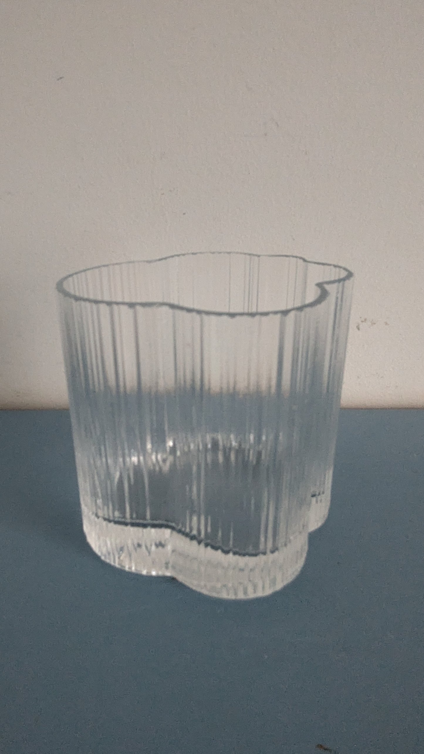 Nuutajärvi Cumulus Maljakko (1984-1986, Korkeus: 10cm, Markku Salo)