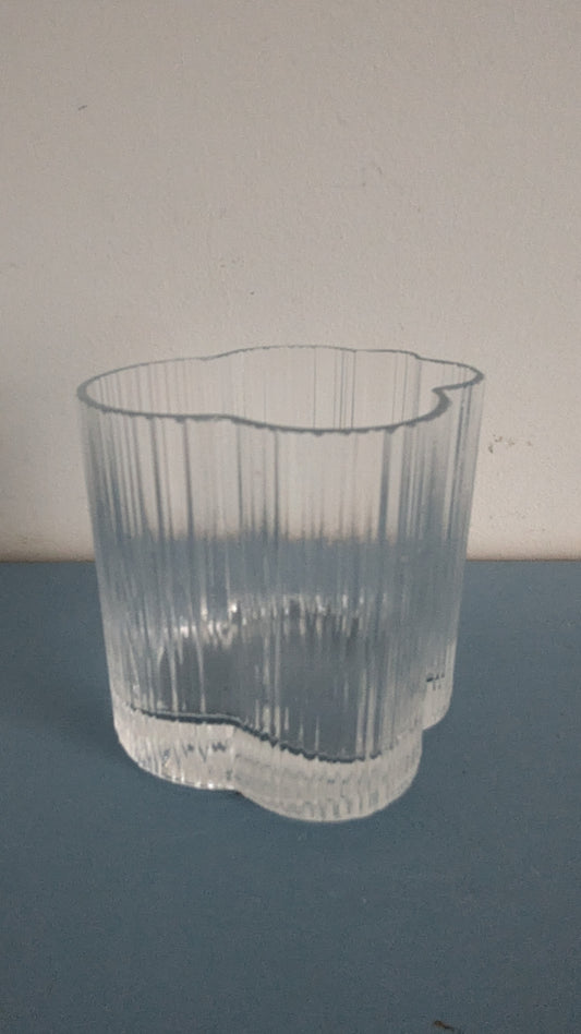 Nuutajärvi Cumulus Maljakko (1984-1986, Korkeus: 10cm, Markku Salo)