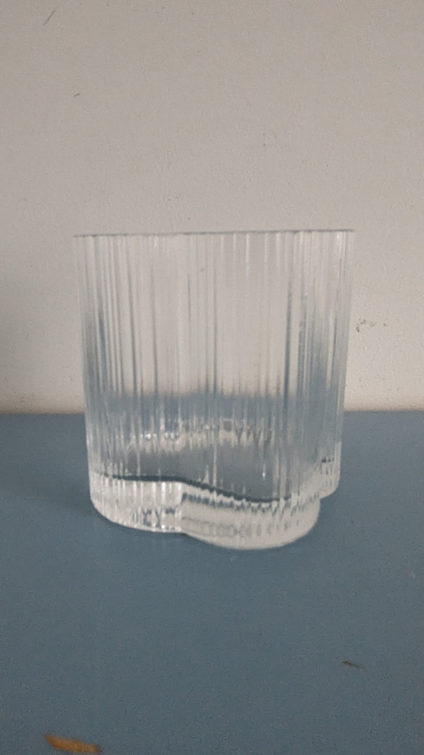 Nuutajärvi Cumulus Maljakko (1984-1986, Korkeus: 10cm, Markku Salo)