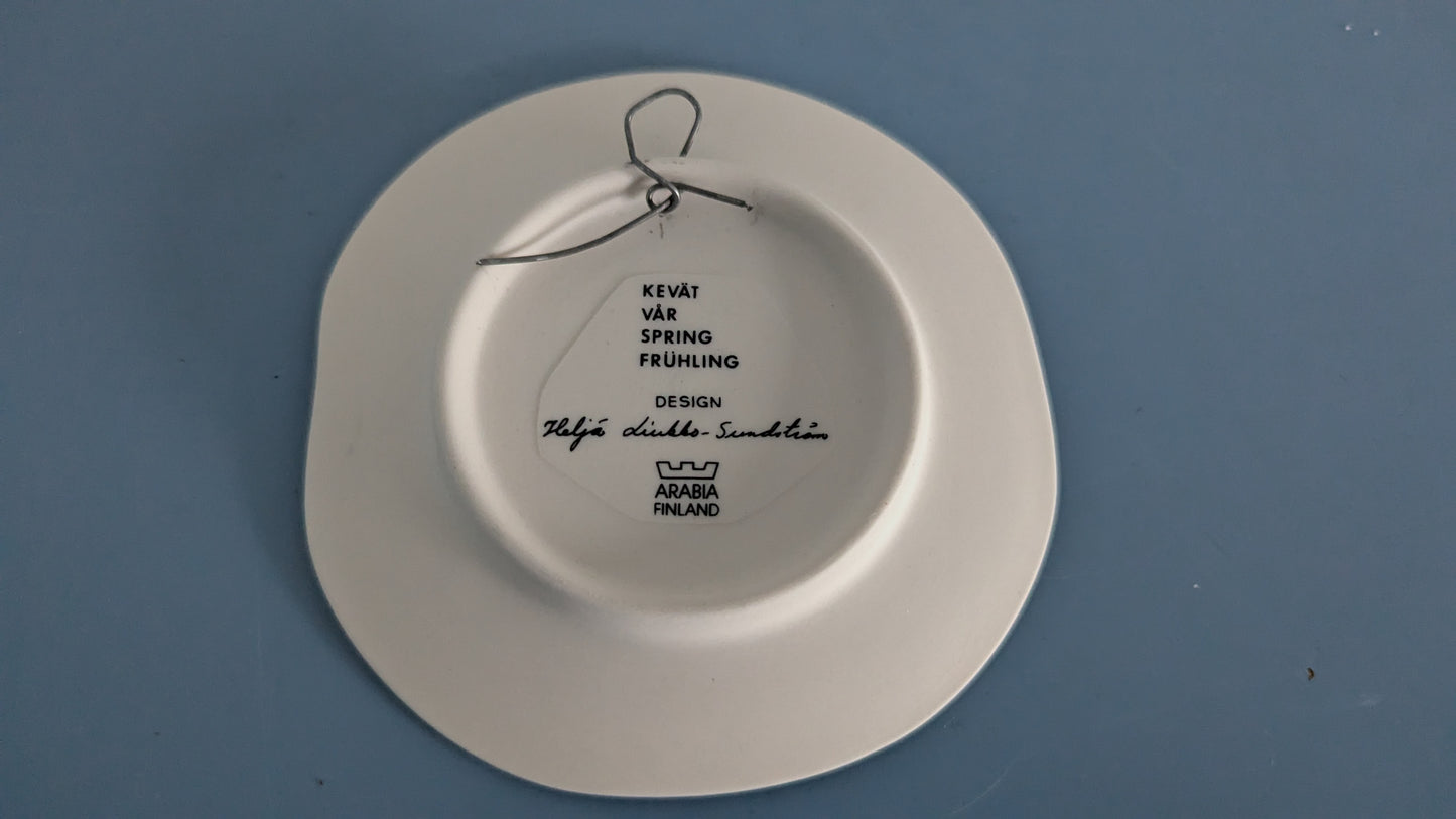 Arabia Kevät Seinälautanen (1985, Heljä Liukko-Sundström)