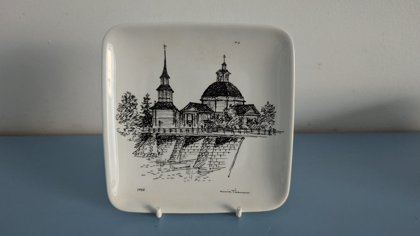 Arabia Lapuan Tuomiokirkko Seinälautanen (1966, Henrik Tikkanen)