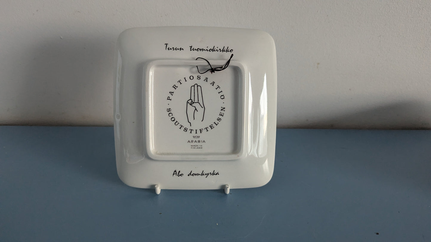 Arabia Turun Tuomiokirkko Seinälautanen (1964, Henrik Tikkanen)