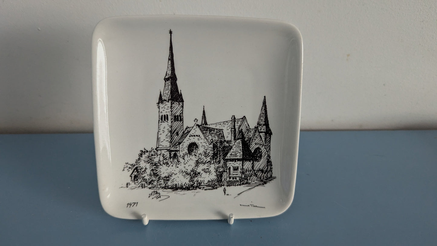 Arabia Tampereen Tuomiokirkko Seinälautanen (1971, Henrik Tikkanen)