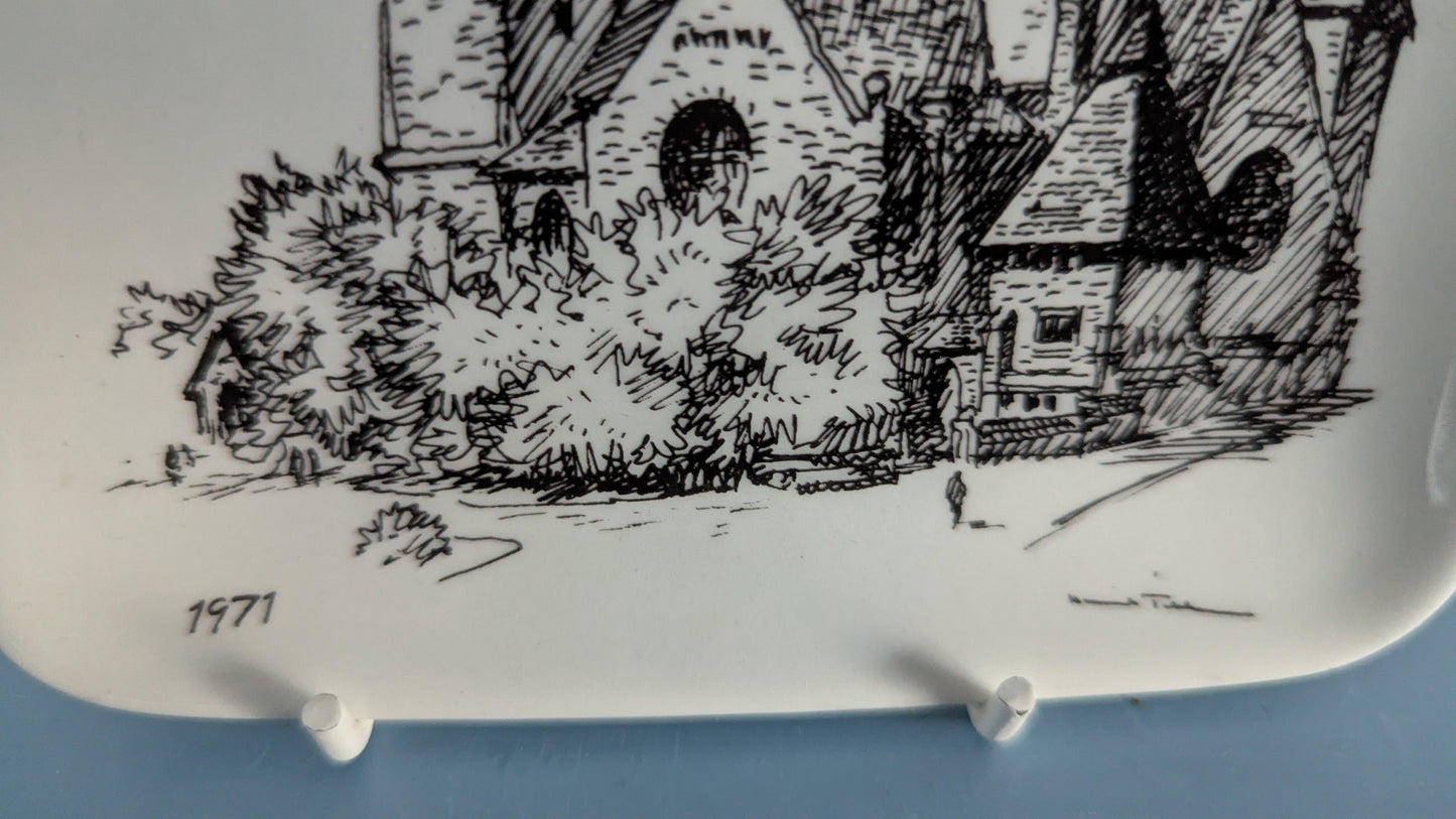 Arabia Tampereen Tuomiokirkko Seinälautanen (1971, Henrik Tikkanen)