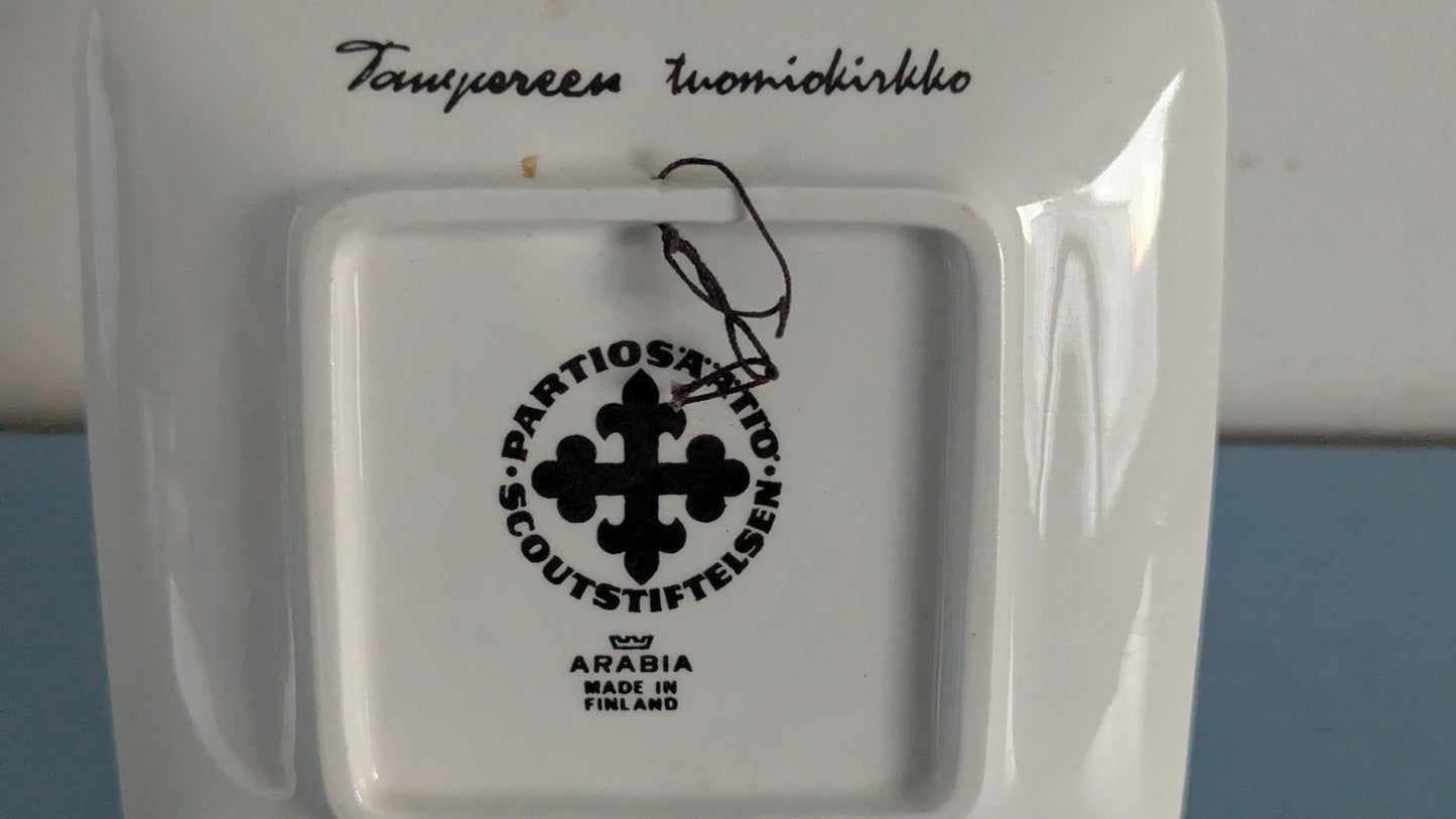 Arabia Tampereen Tuomiokirkko Seinälautanen (1971, Henrik Tikkanen)