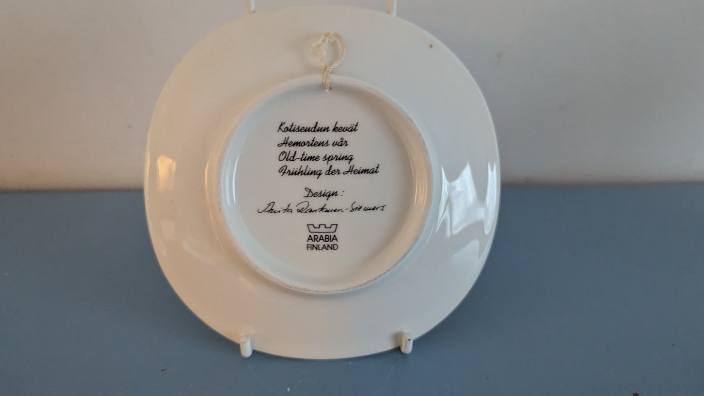 Arabia Kotiseudun Kevät Seinälautanen (Anita Rantanen-Siewers)