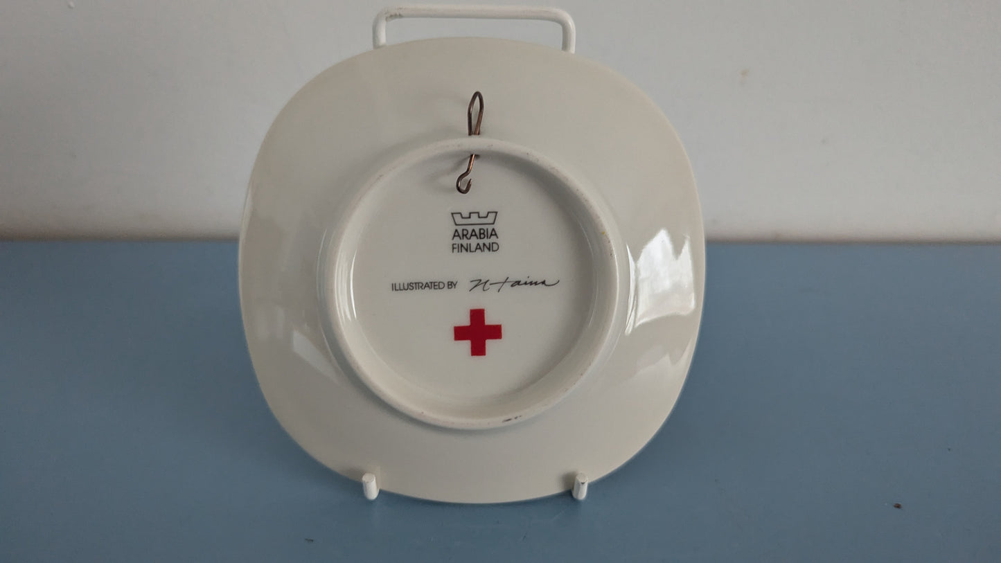 Arabia Uppo-Nalle Seinälautanen (Hanna Taina)