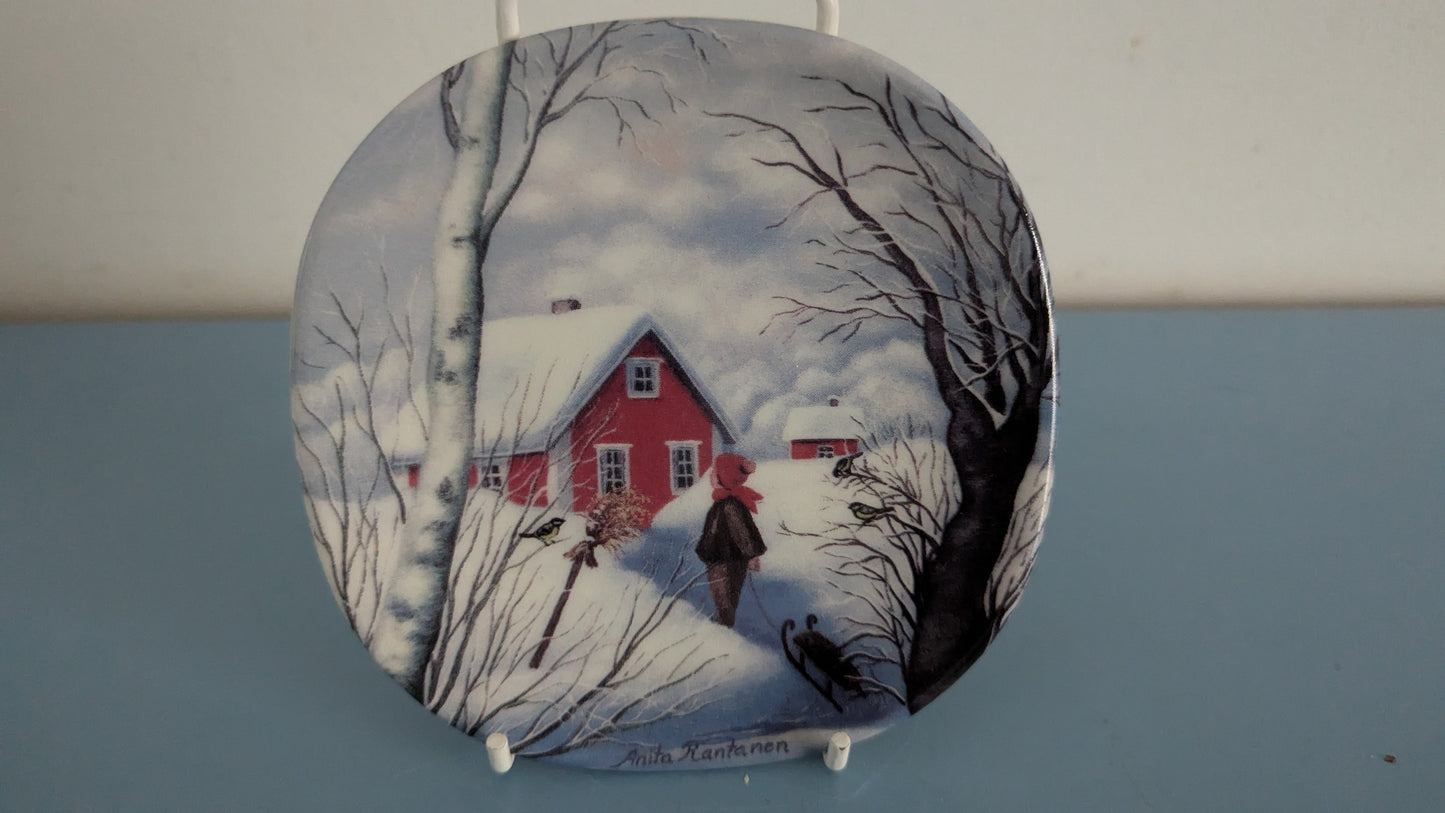 Arabia Kotiseudun Talvi Seinälautanen (Anita Rantanen-Siewers)