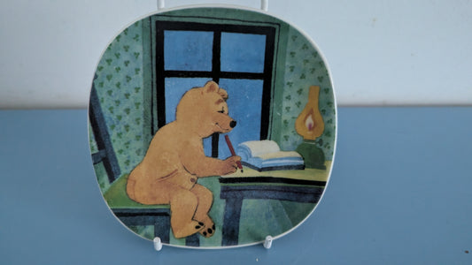 Arabia Uppo-Nalle Kirjoittaa Seinälautanen (Hanna Taina)