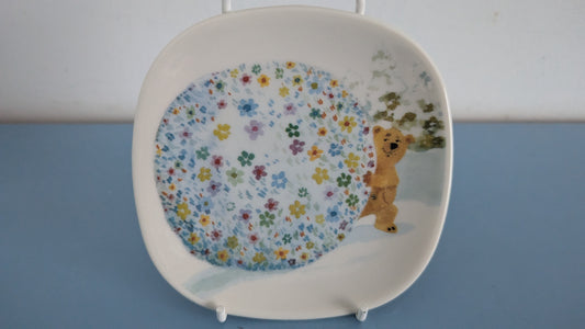 Arabia Uppo-Nalle Kukkapallo Seinälautanen (Hanna Taina)