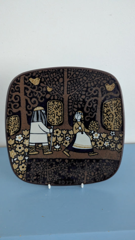 Arabia Kalevala Vuosilautanen 1977 (Raija Uosikkinen)