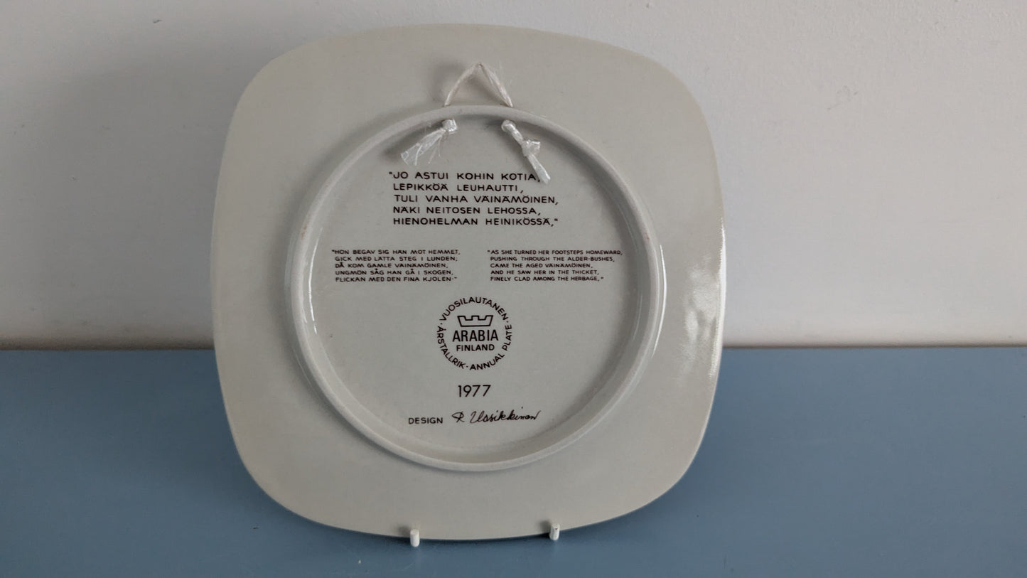 Arabia Kalevala Vuosilautanen 1977 (Raija Uosikkinen)