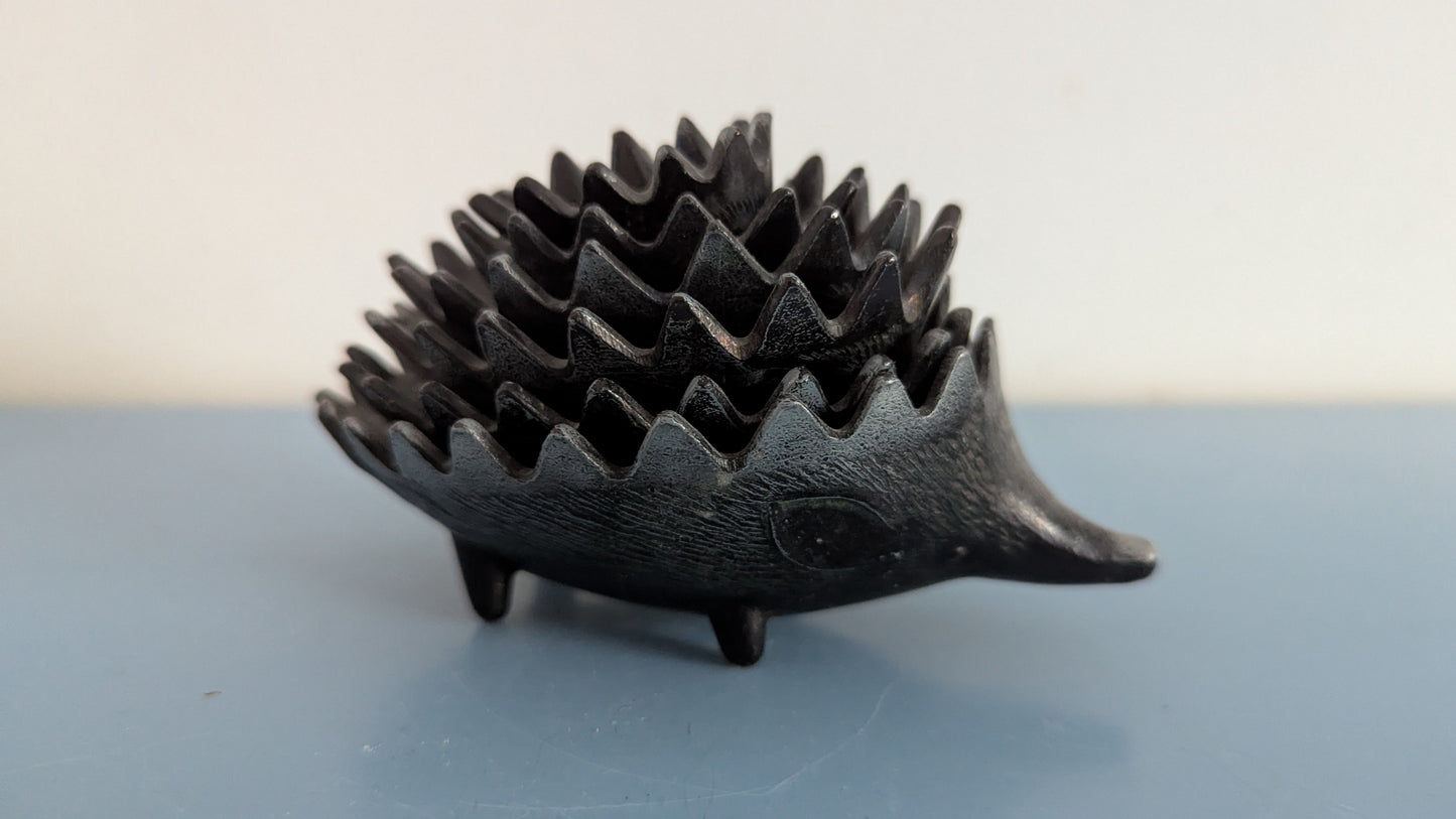 1MPZ - Metallinen Kuusiosainen Siili Tuhkakuppi