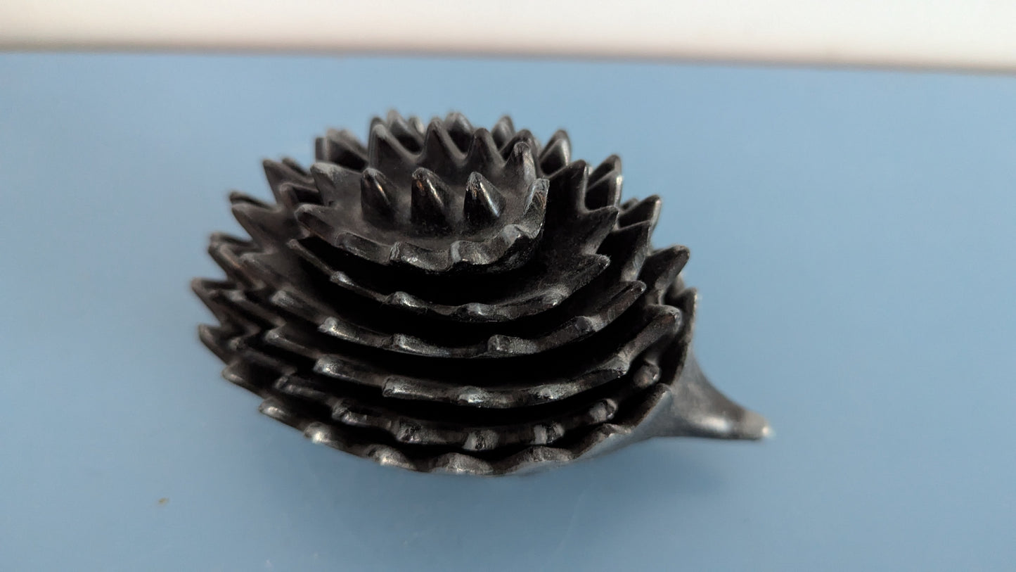 1MPZ - Metallinen Kuusiosainen Siili Tuhkakuppi