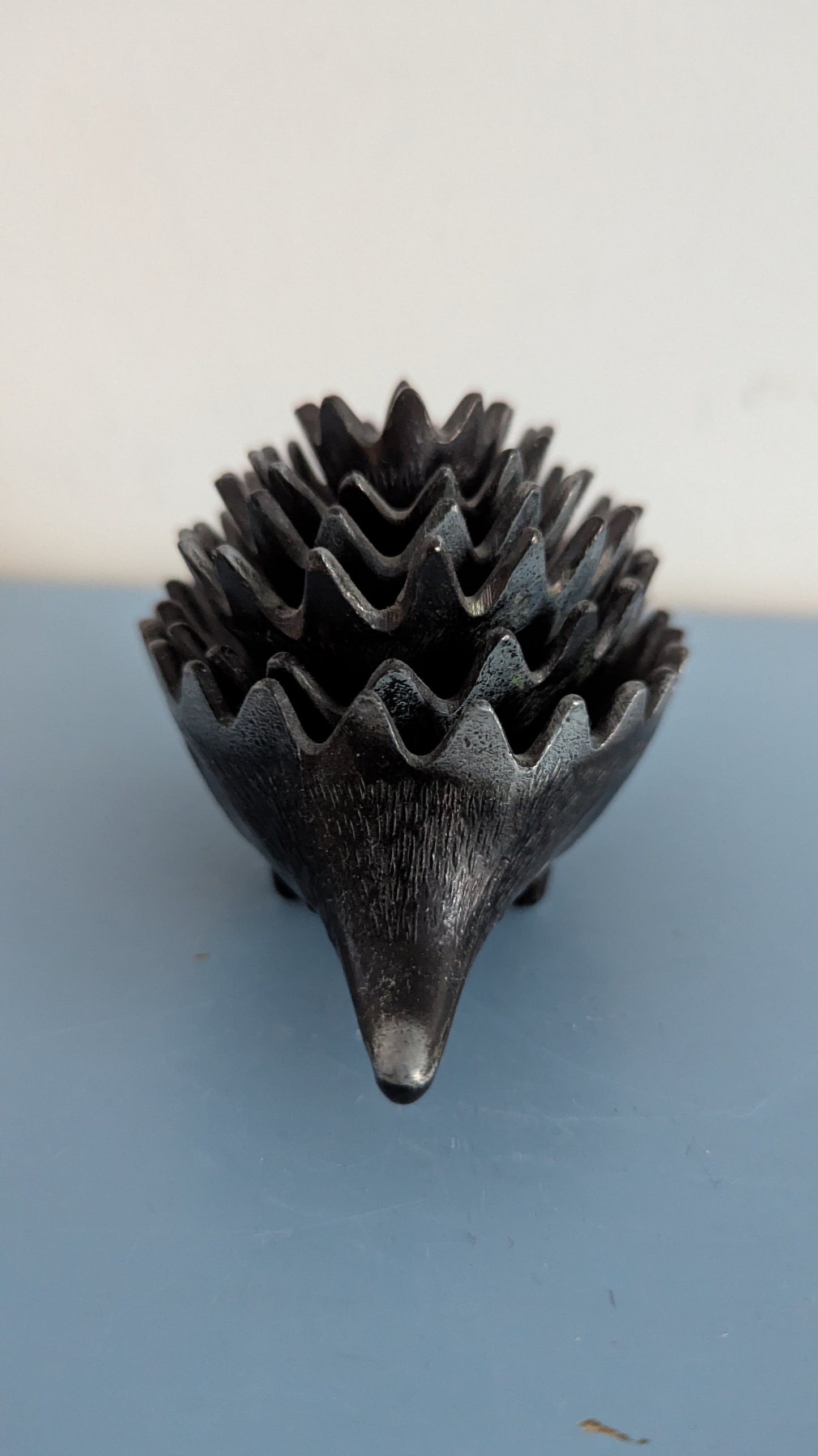 1MPZ - Metallinen Kuusiosainen Siili Tuhkakuppi