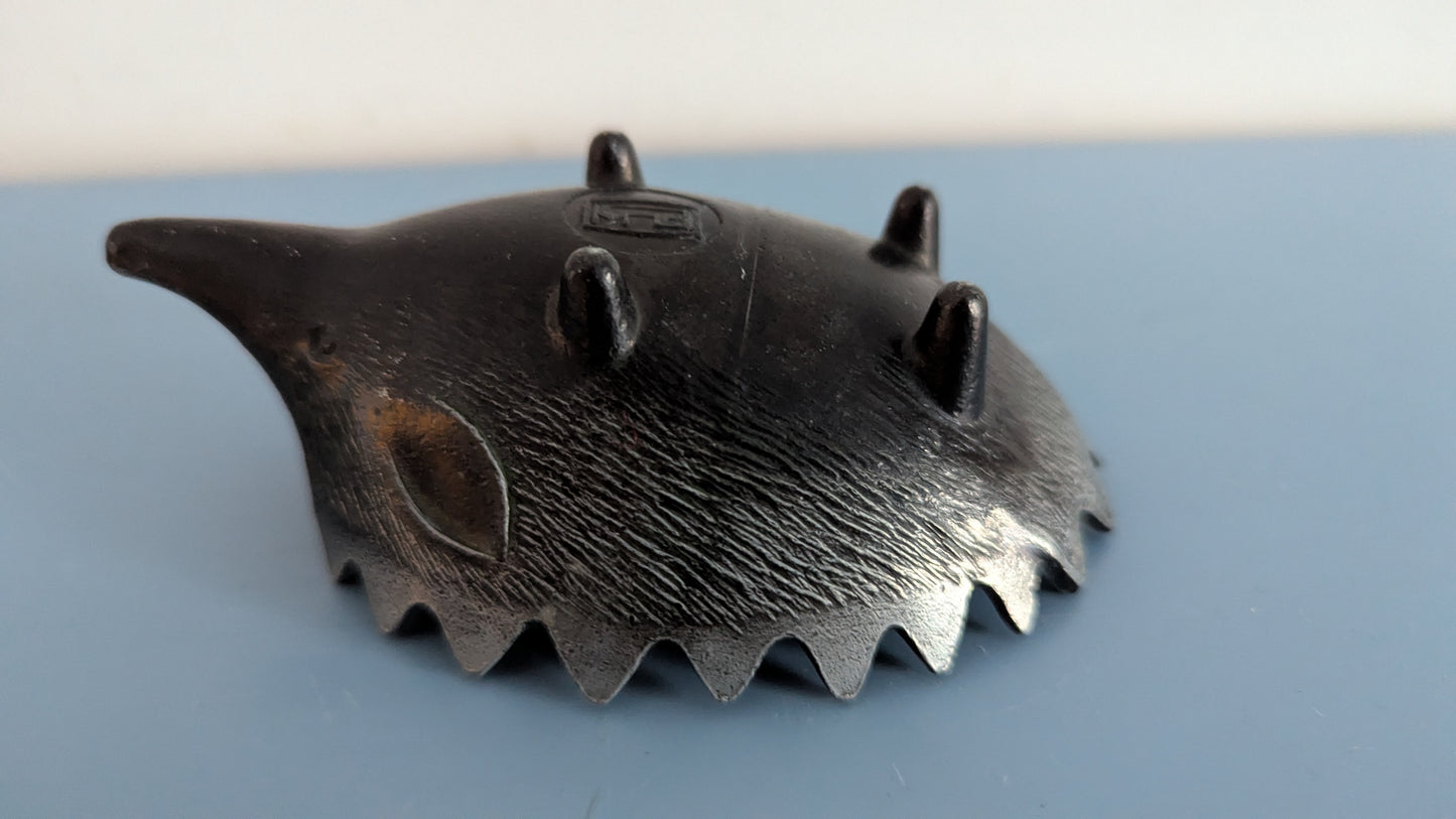 1MPZ - Metallinen Kuusiosainen Siili Tuhkakuppi