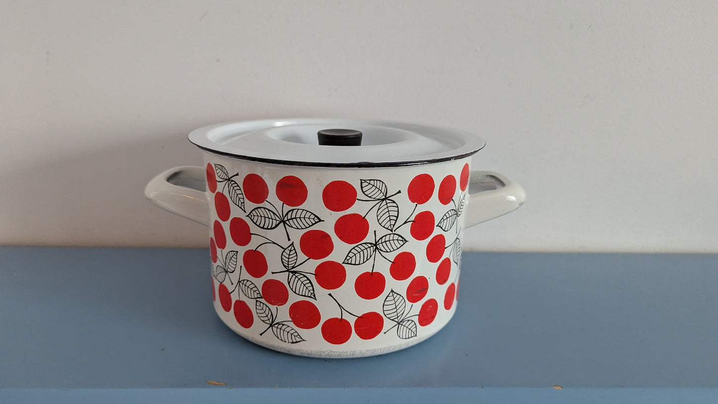 Arabia / Finel - Kirsikka Emalikattila (2.5 Litraa, 1971-1972, Esteri Tomula)