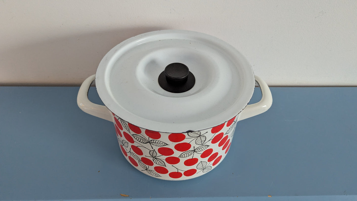 Arabia / Finel - Kirsikka Emalikattila (2.5 Litraa, 1971-1972, Esteri Tomula)