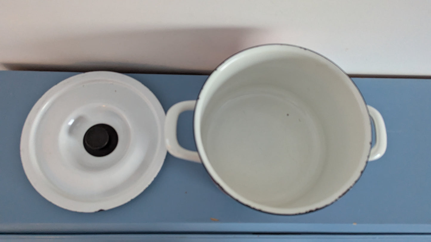 Arabia / Finel - Kirsikka Emalikattila (2.5 Litraa, 1971-1972, Esteri Tomula)