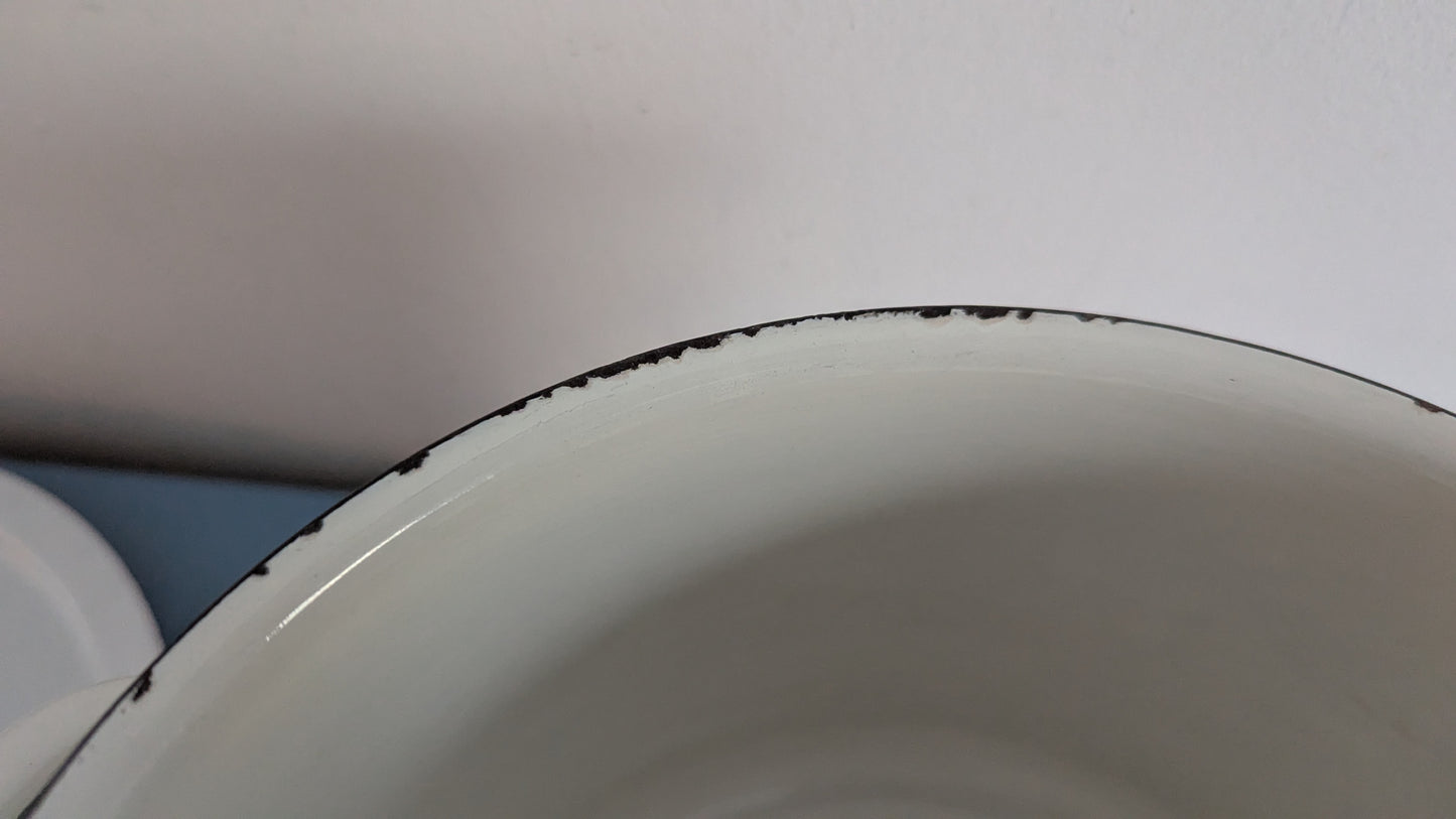 Arabia / Finel - Kirsikka Emalikattila (2.5 Litraa, 1971-1972, Esteri Tomula)