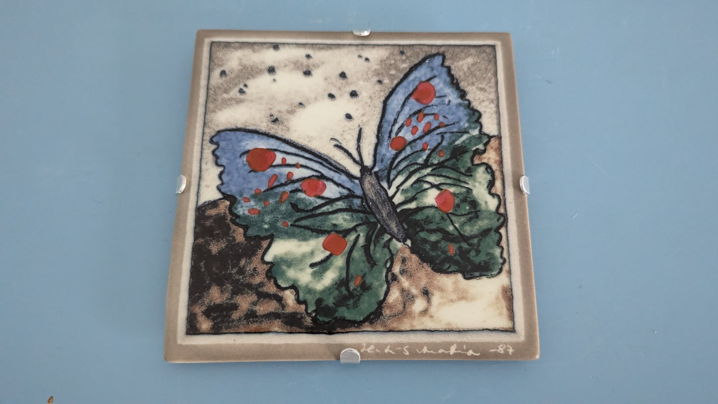 Arabia Perhonen Seinälaatta (1986-1988, Heljä Liukko-Sundström)