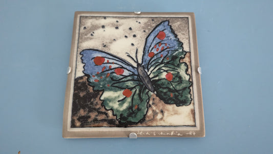 Arabia Perhonen Seinälaatta (1986-1988, Heljä Liukko-Sundström)