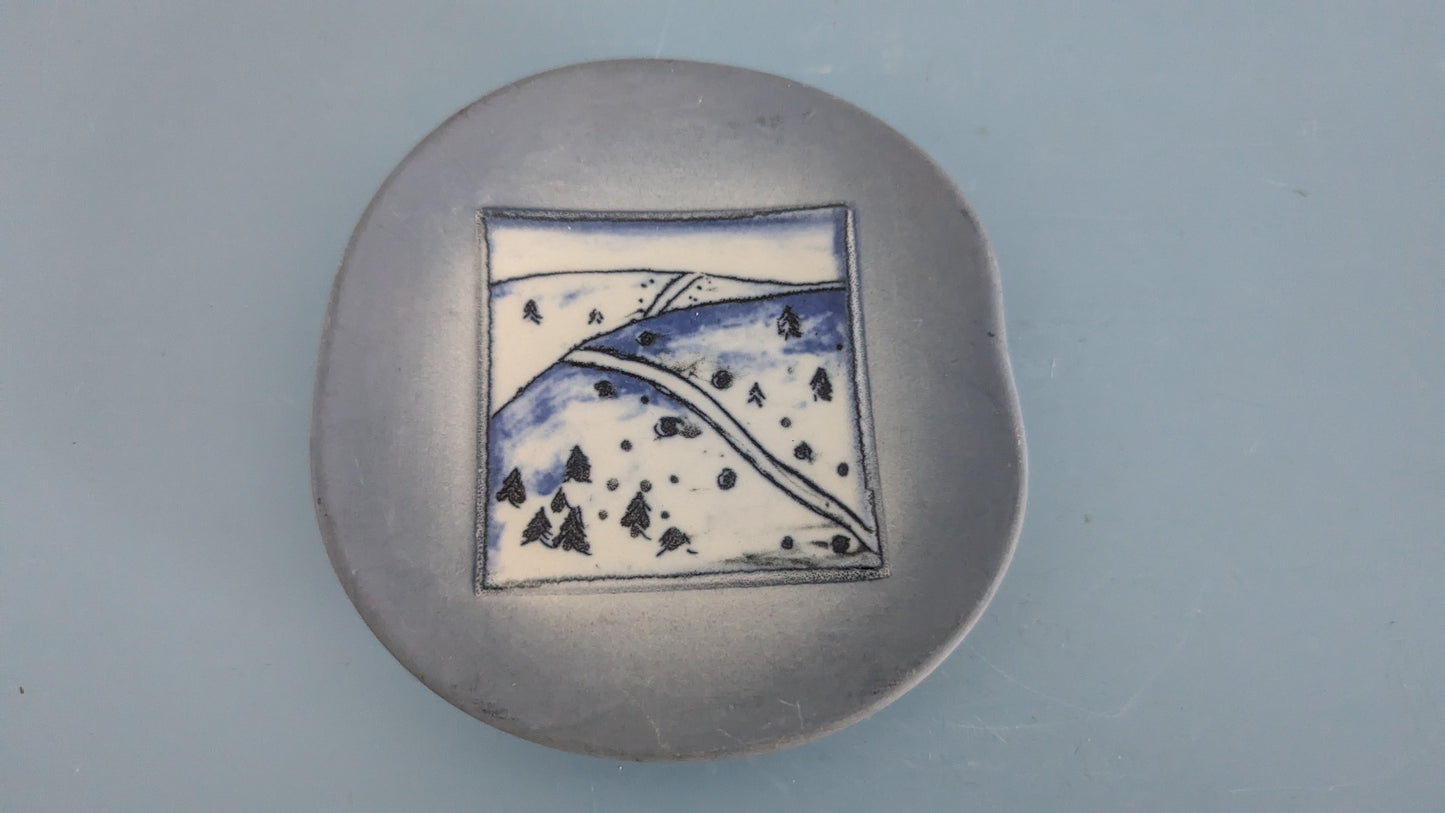 Arabia Talvi Seinälautanen (1985, Heljä Liukko-Sundström)