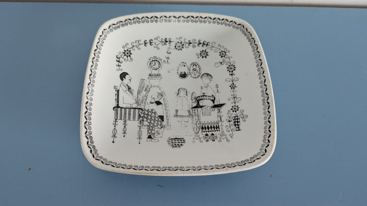 Arabia Turun Verka Oy Koristelautanen (1960, Raija Uosikkinen)