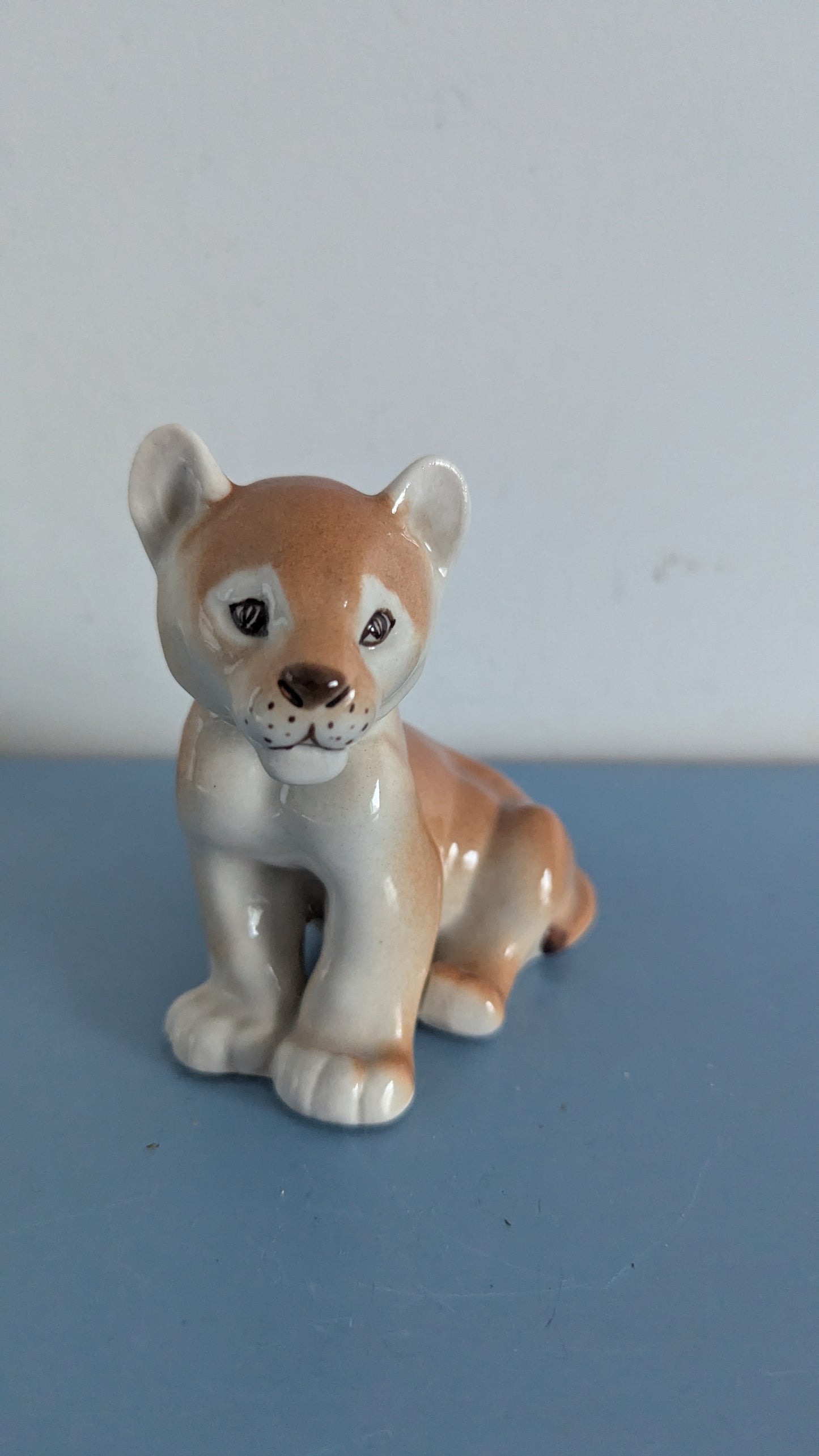 Lomonosov - Istuva Leijonanpentu Figuuri (Boris Vorobiev)