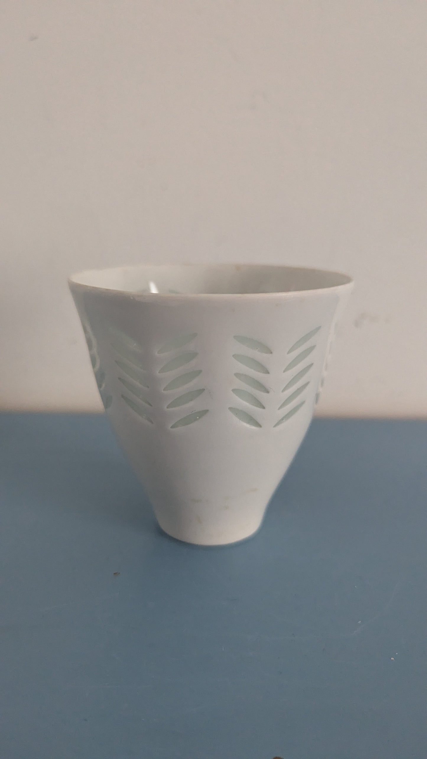 Arabia Oksa Riisiposliini Kuppi (1950-1974, 1987-1993, Friedl Holzer-Kjellberg)