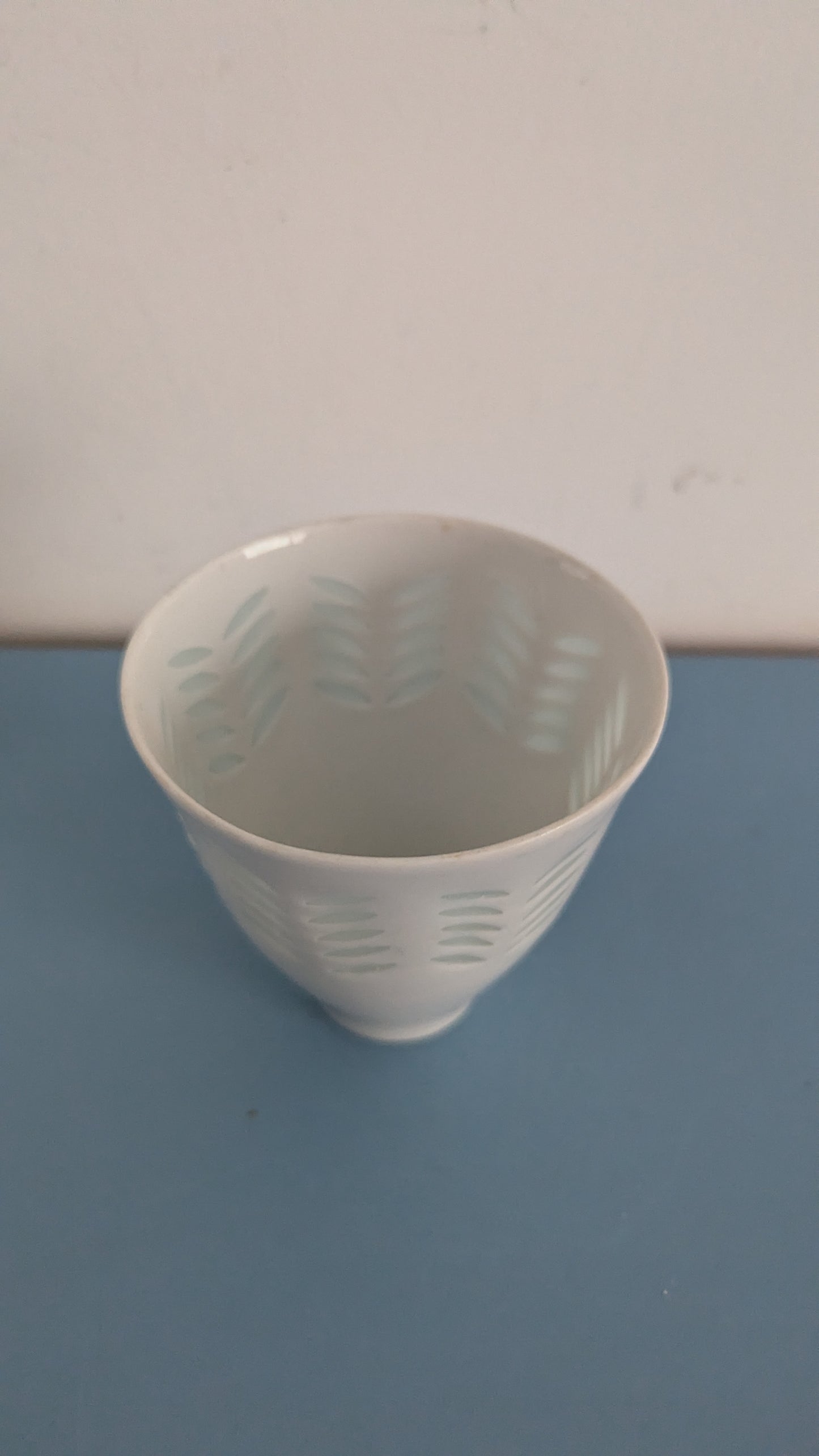 Arabia Oksa Riisiposliini Kuppi (1950-1974, 1987-1993, Friedl Holzer-Kjellberg)