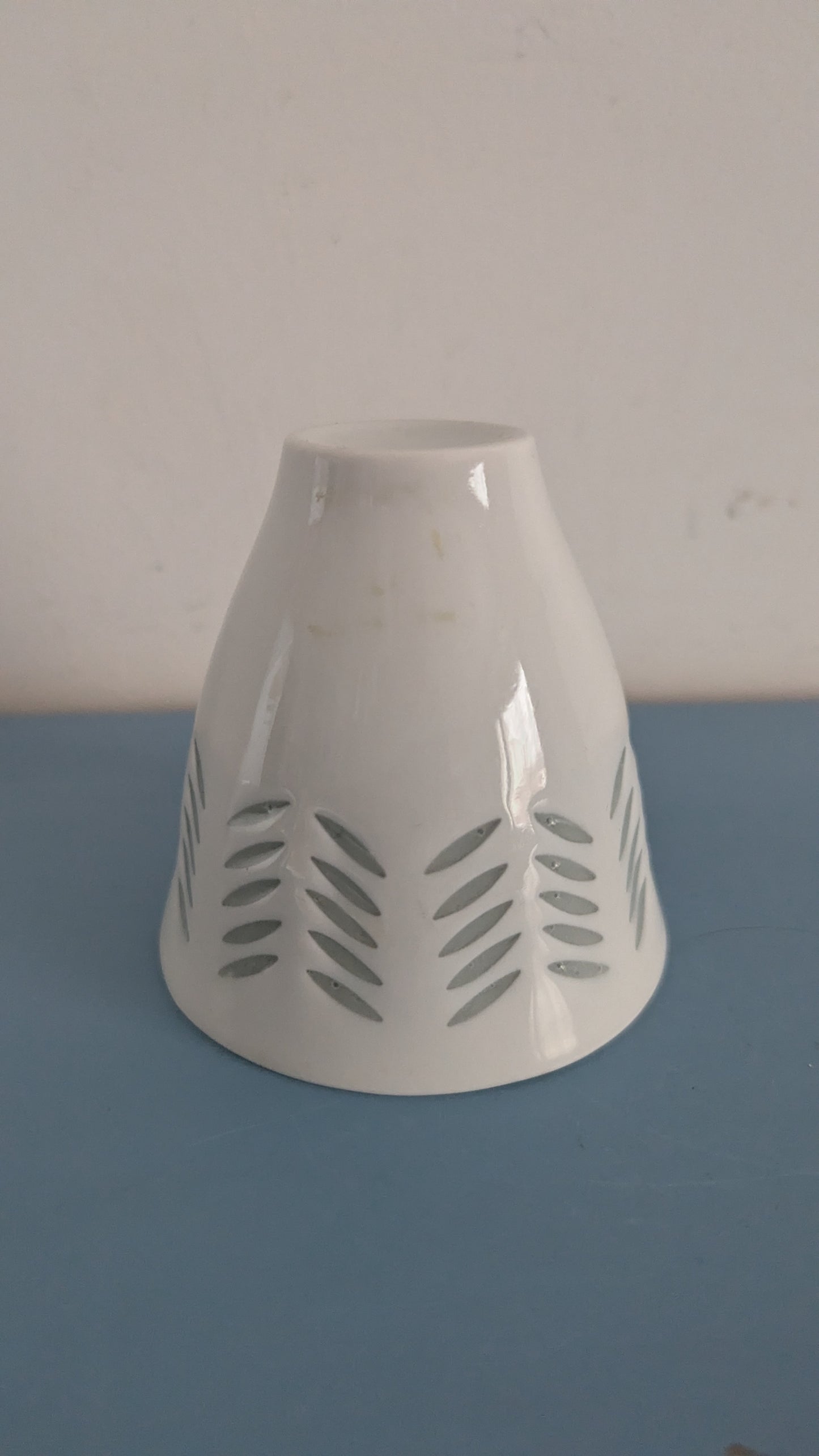 Arabia Oksa Riisiposliini Kuppi (1950-1974, 1987-1993, Friedl Holzer-Kjellberg)