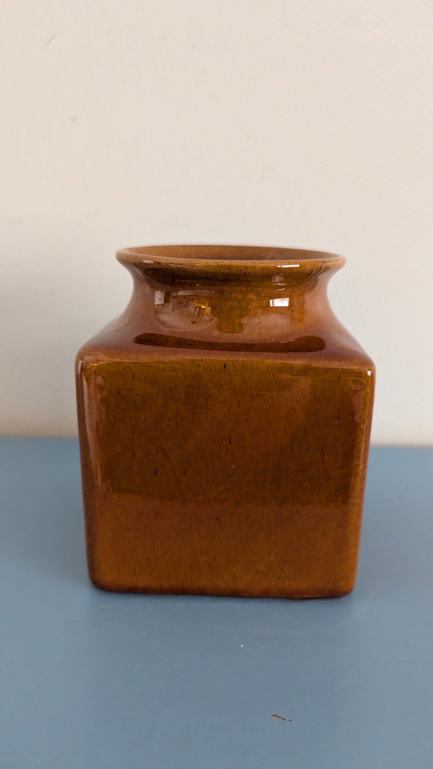 Kupittaan Savi Purkki (1960-luku, Tarralla)