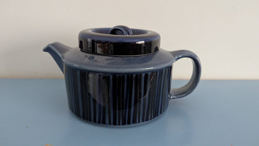 Arabia Kosmos Teekannu Siivilällä (1963-1976, Gunvor Olin-Grönqvist)