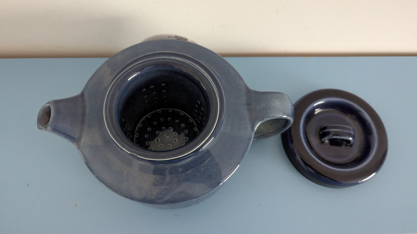 Arabia Kosmos Teekannu Siivilällä (1963-1976, Gunvor Olin-Grönqvist)