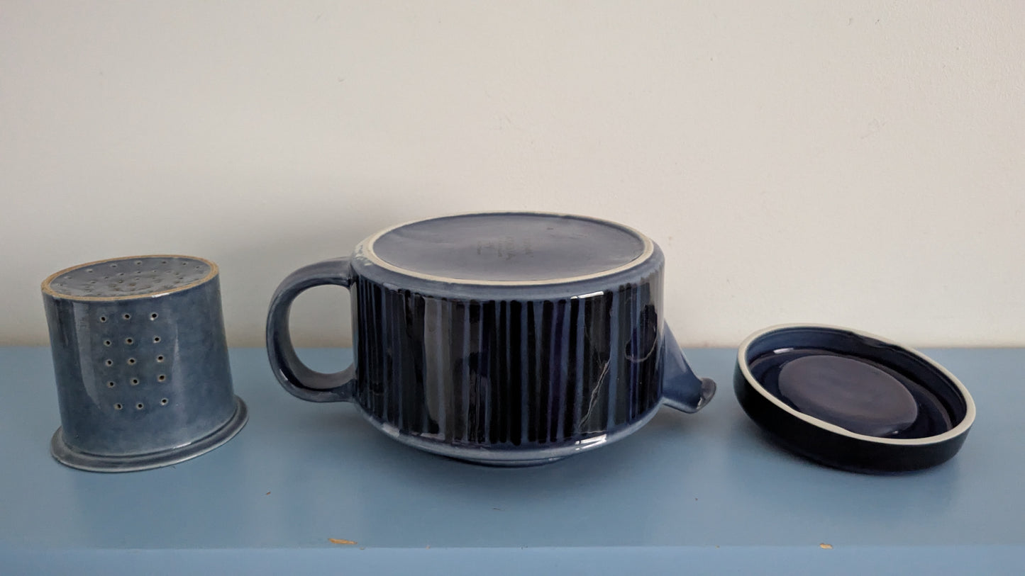 Arabia Kosmos Teekannu Siivilällä (1963-1976, Gunvor Olin-Grönqvist)