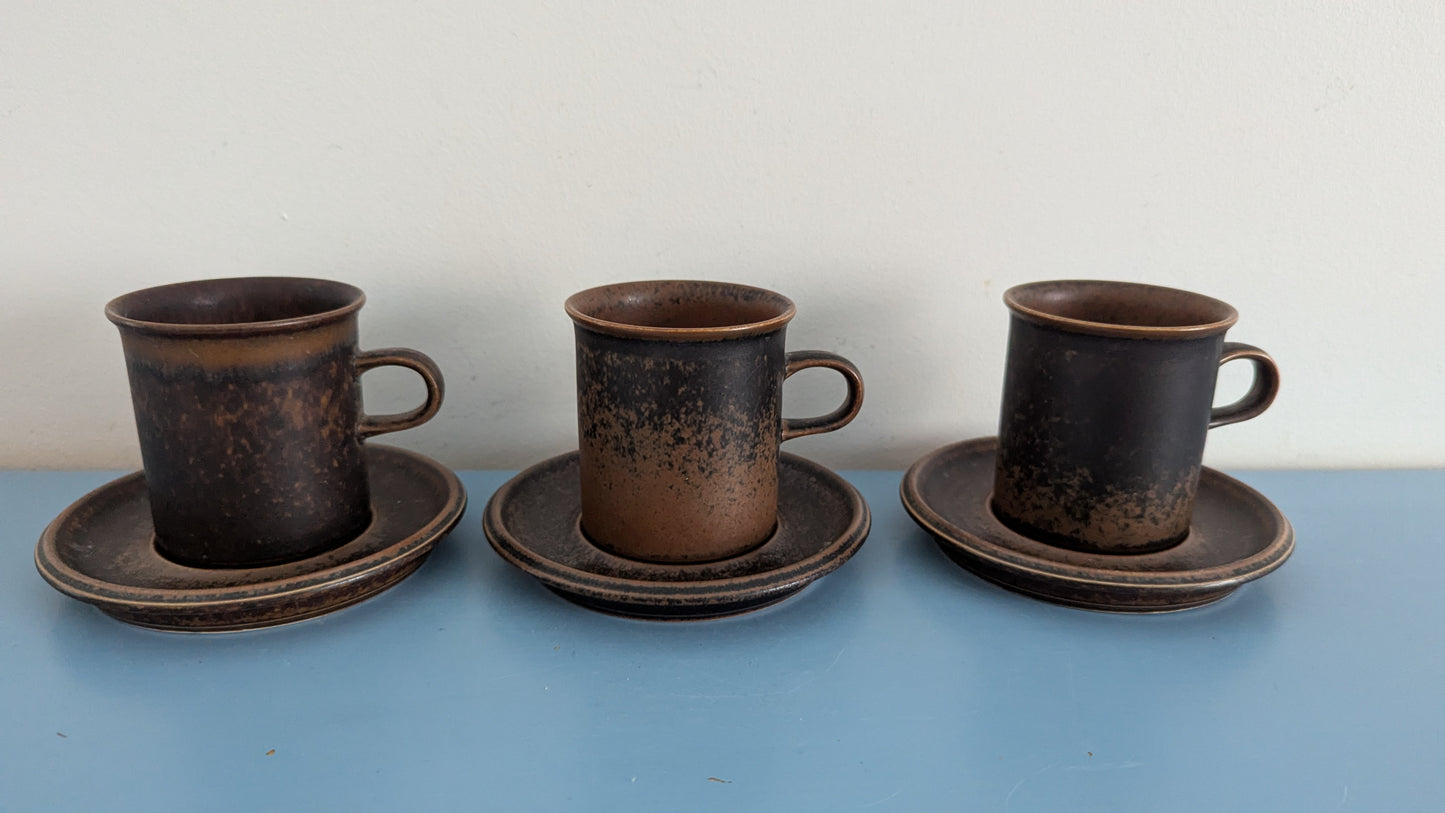 Arabia Ruska Kahviastiasto Kolmelle Hengelle (6-osaa, 1960-1999, Ulla Procope)