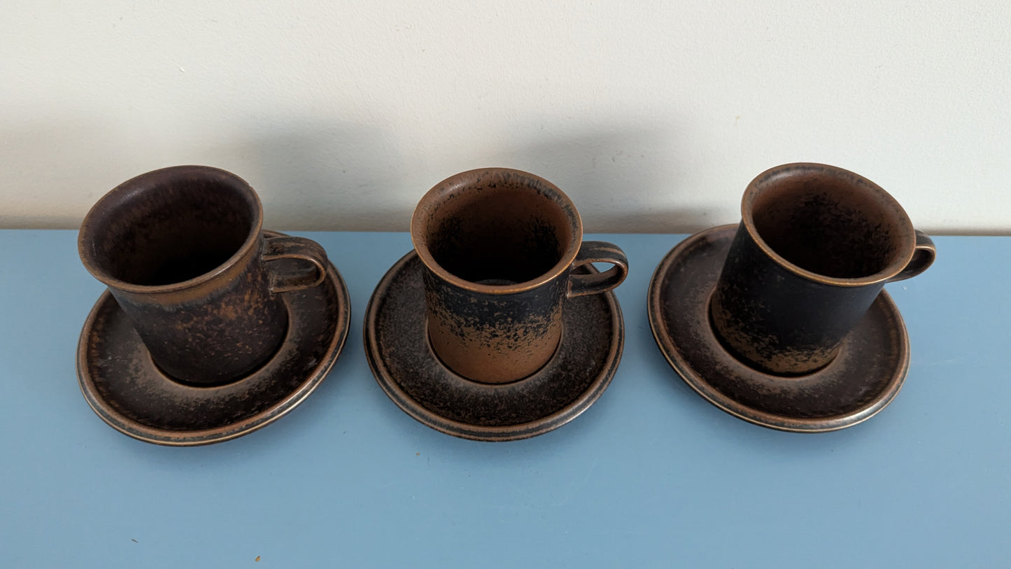 Arabia Ruska Kahviastiasto Kolmelle Hengelle (6-osaa, 1960-1999, Ulla Procope)